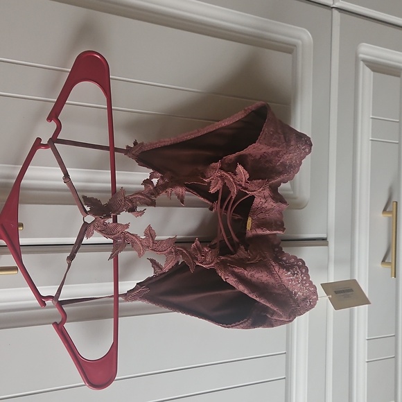 Elegant Lace Bralette in Brown - Picture 10 of 12